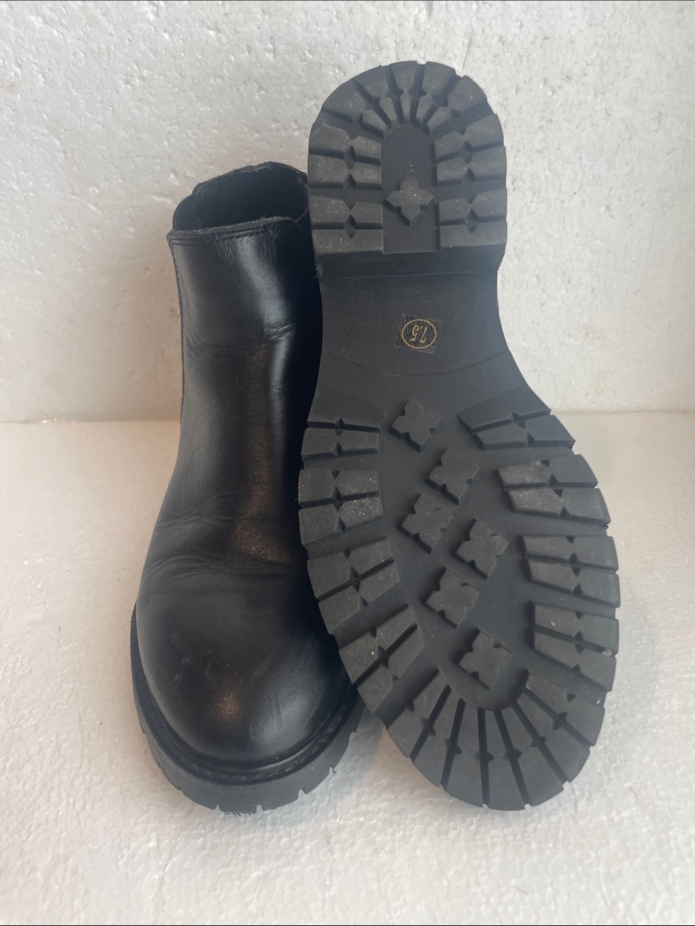 Steve Madden Leopold Black Leather Booties boots low heel women’s size 7 1/2 - Picture 11 of 13